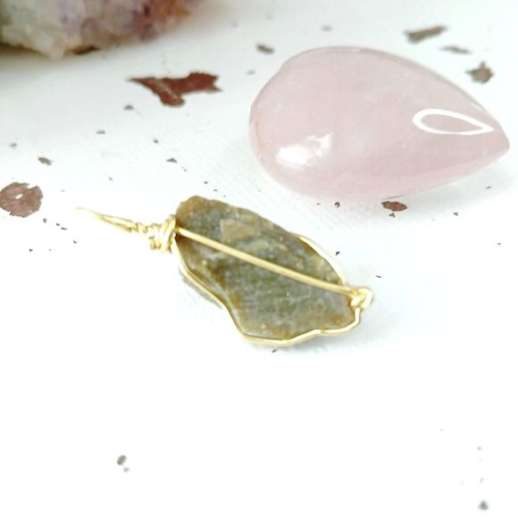 Gold wire wrapped green opal gemstone pendant 1.5" - Picture 2 of 4